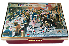 VE Day Halcyon Days(11/7946)  2.87" x 2" x 1". Painting by Kevin Walsh. Limited Edition of 350.